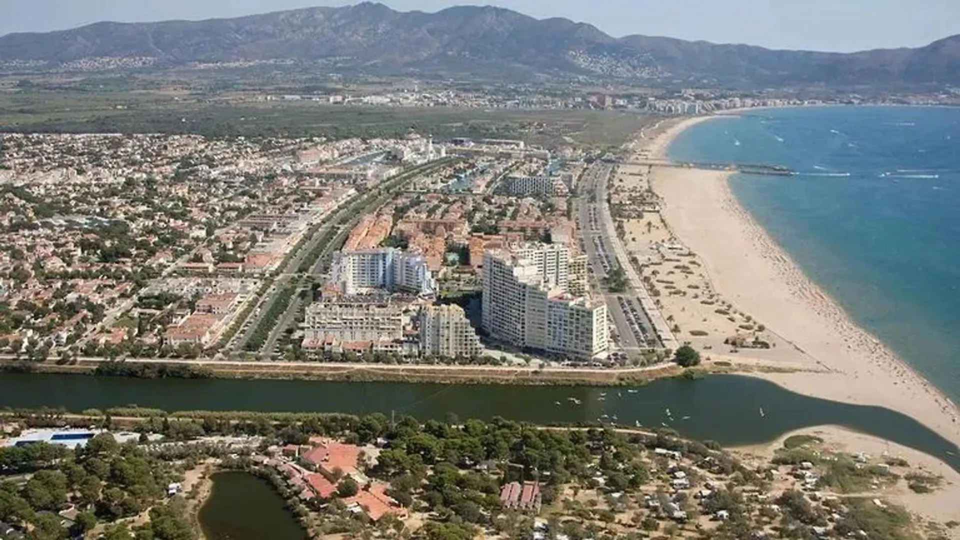 Modern Apartment In Empuriabrava 35 M² + Parking