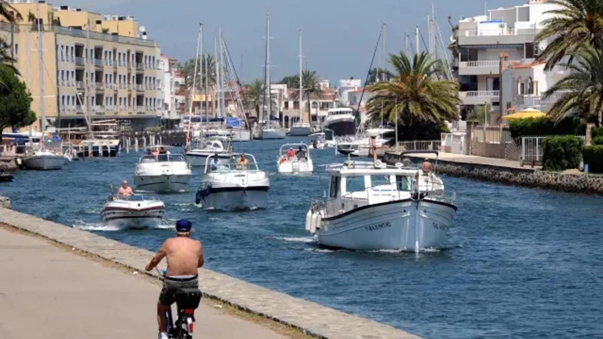 Modern Apartment In Empuriabrava 35 M² + Parking