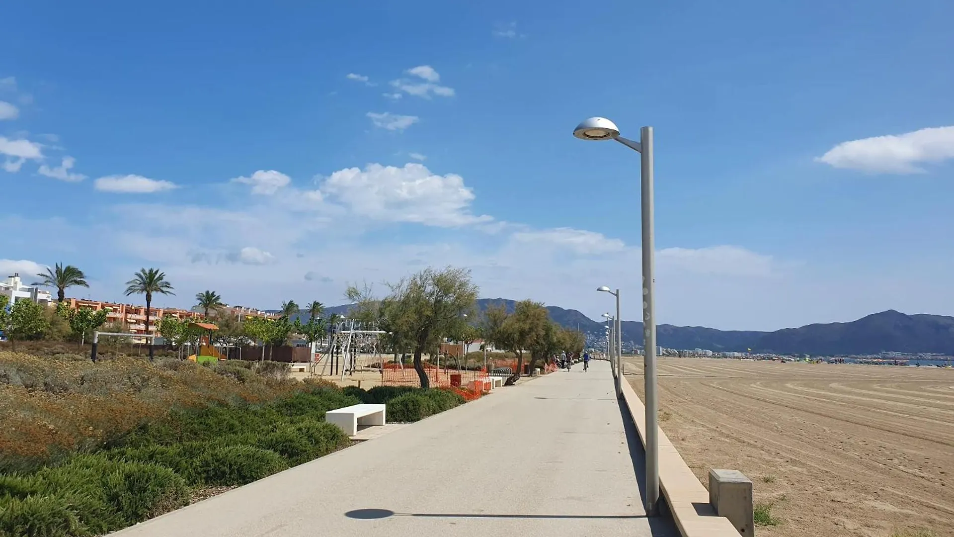 Modern Apartment In Empuriabrava 35 M² + Parking 0*,  Испания
